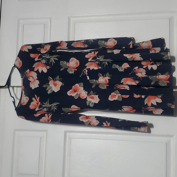 Dress - Picture 2 of 3